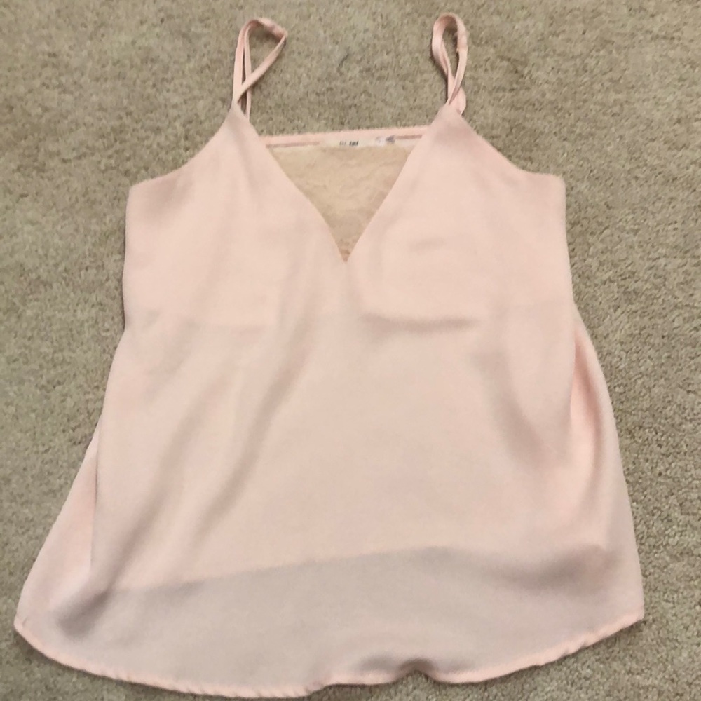 Women’s light pink v-neck w/ lace tank top